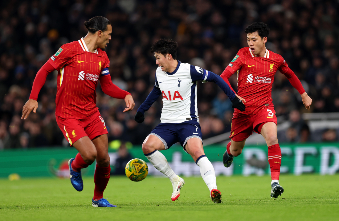 van Dijk og Endo i duel mod Son fra Spurs