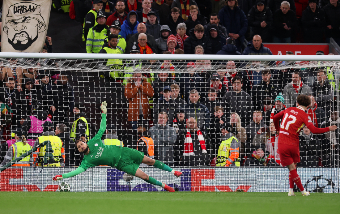 Donnarumma redder Curtis Jones straffespark