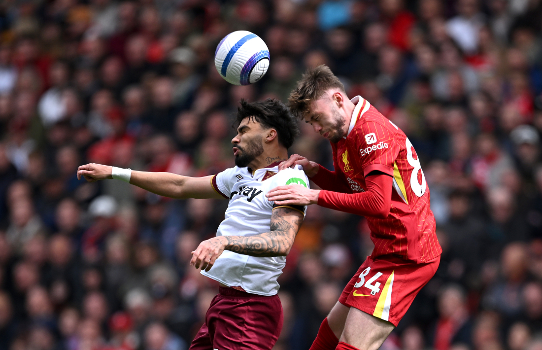 Bradley i hovedstødsduel med Paqueta fra West Ham