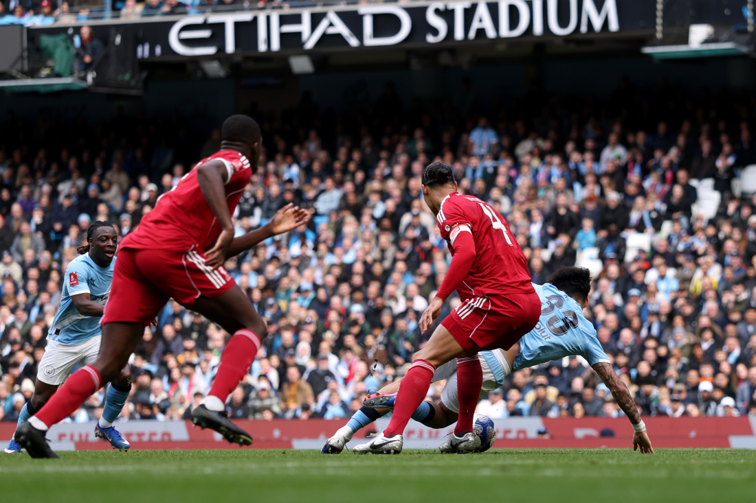 Ibrahima Konaté, Virgil van Dijk