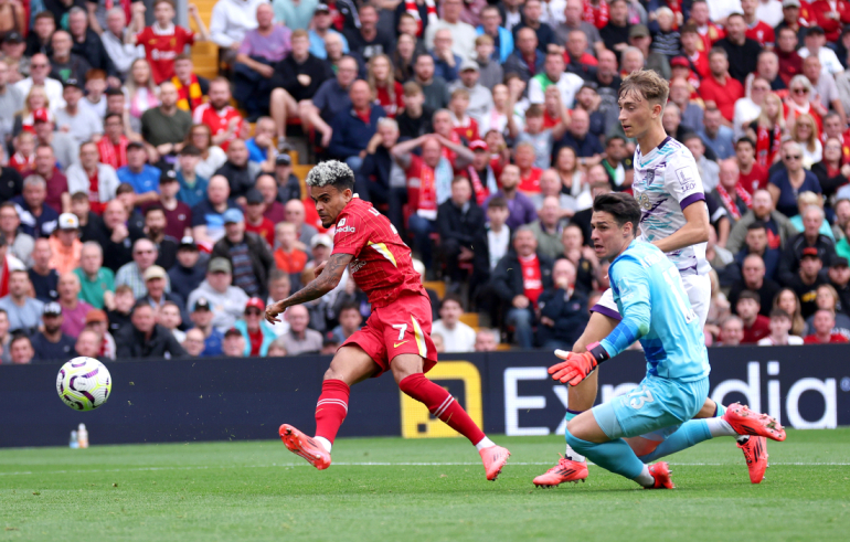 Luis Diaz scorer til 1-0 mod Bourmemouth på Anfield