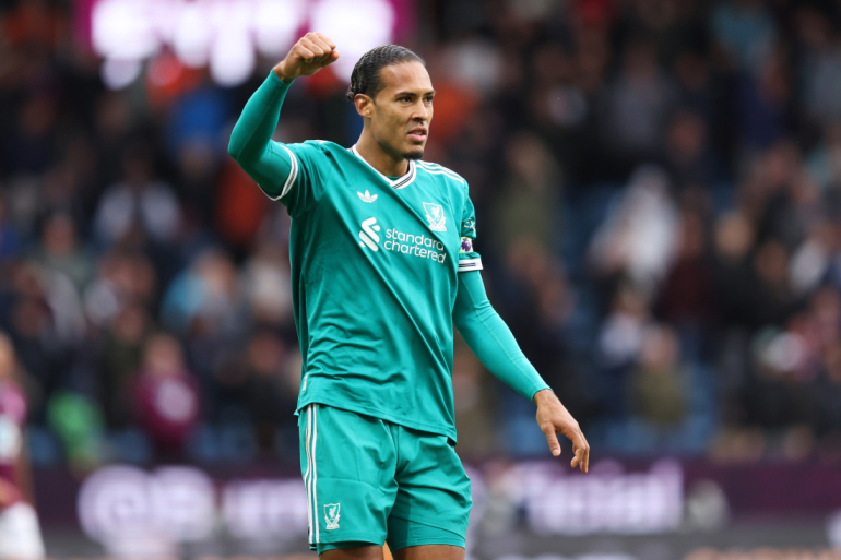 Virgil Van Dijk fejrer sejren mod Burnley. 