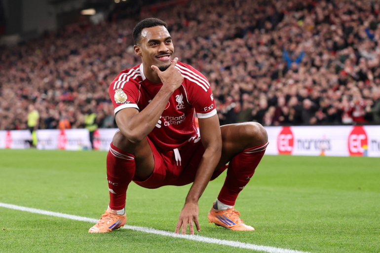 Ryan Gravenberch fejrer sin scoring mod Aston Villa på Anfield.