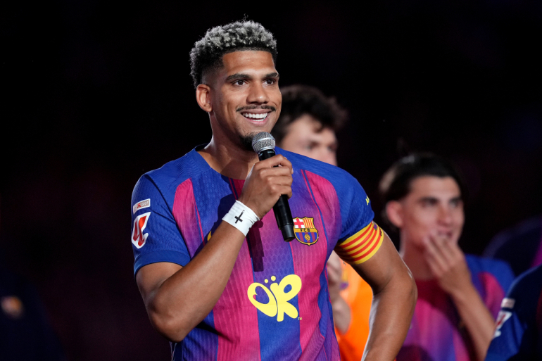 Ajauro taler til fans på Camp Nou