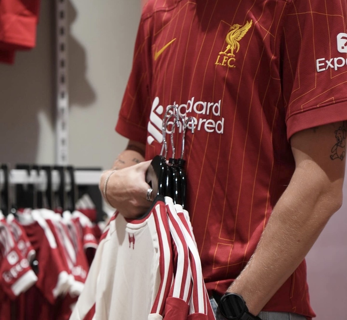 SPAR 10% PÅ UDVALGTE LFC-PRODUKTER HOS UNISPORT