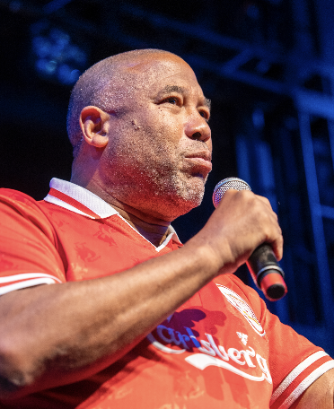 1x signeret John Barnes-trøje